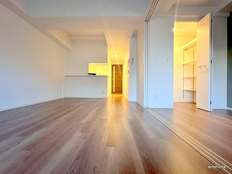 アーバネックス本町　仲介手数料無料の居間・リビング