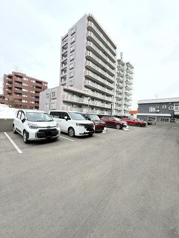 ファミール宮の森Ⅱの駐車場