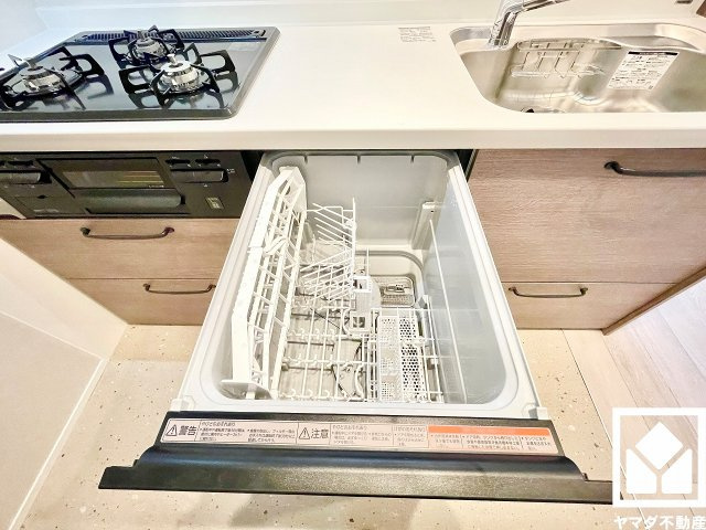 日興甲東園スカイマンションのその他|毎日の家事の負担を軽減し、節水効果も期待できる食器洗乾燥機付き。