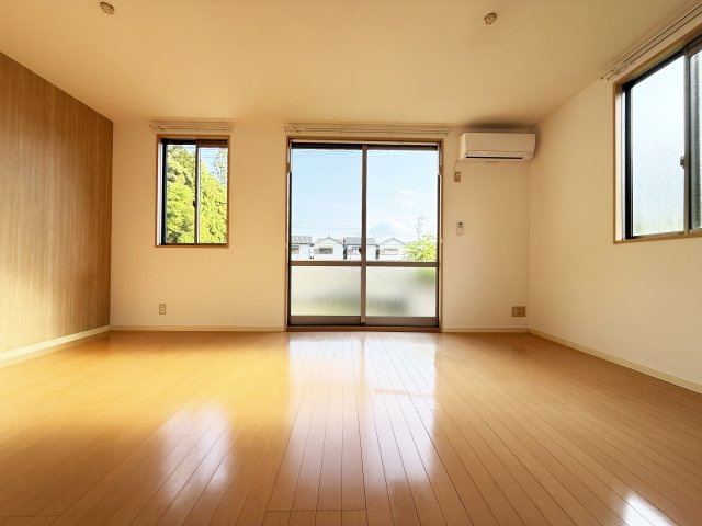 ファルカスⅡ A棟の居間・リビング