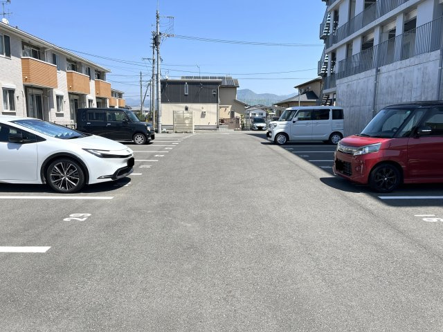 VIORAの駐車場