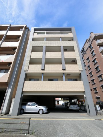 クラウンズワン箱崎の外観