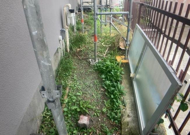 【庭】 | 庭があることでガーデニングや家庭菜園はもちろん、こどもの遊び場やペットを放して遊ぶことができます。また、家の周囲に余裕があるということです。隣地との間があれば、十分な日当たりと、風通しが確保できます。