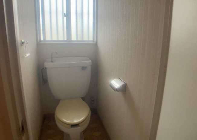 【トイレ】 | トイレは大きさや形、機能、抗菌性などが異なる多種多彩なタイプが各メーカーから出ています。それぞれに良さがあるため、事前にどういったタイプのトイレがいいのかをご家庭内で決めて、内見に行くといいでしょう。