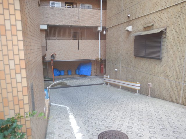 朝日広尾マンションの駐車場