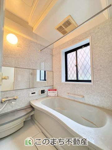 宇都宮市簗瀬３丁目再生住宅の浴室|ゆったりと入れるフルオートバスはお子様との団らんバスタイムが楽しめます♪
足を伸ばしてゆったりくつろげる１坪バスルームです☆