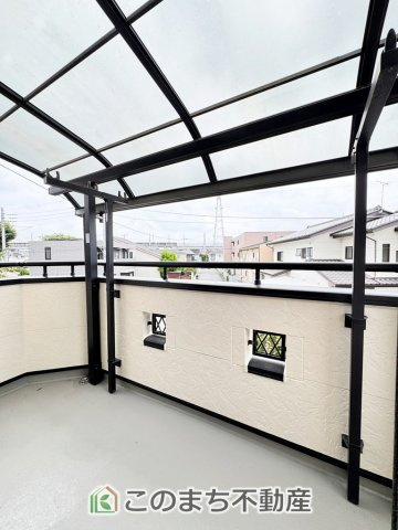 宇都宮市簗瀬３丁目再生住宅のバルコニー|南向きの大型バルコニーは陽当り良好で、たっぷりのお洗濯物もよく乾きます！
さらにインナーバルコニーなので雨の日でも安心してお出かけできますね♪