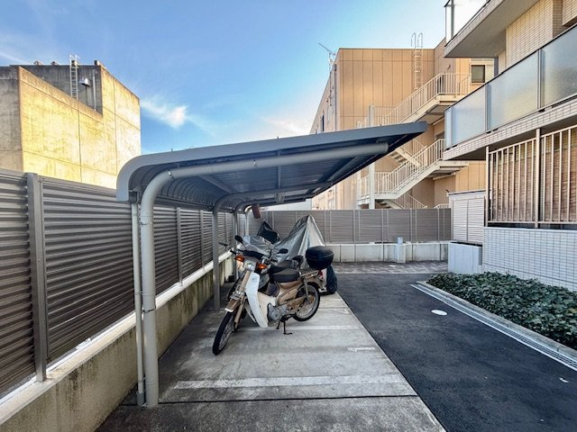 アルファステイツ国領の駐輪場|バイク置き場あり