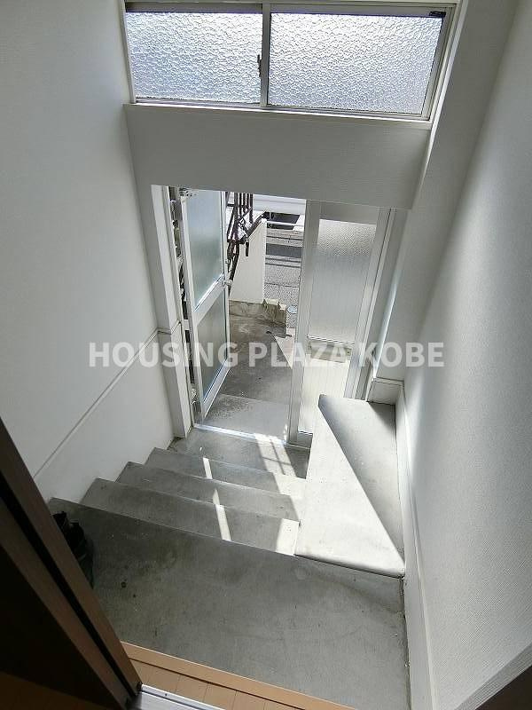 サンマリン王居殿の玄関