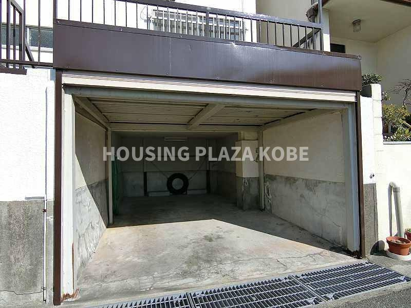 サンマリン王居殿の駐車場