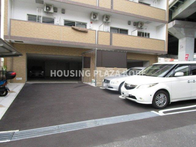 メルディアキューブ新長田の駐車場