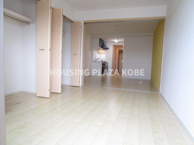 メルディアキューブ新長田の居間・リビング