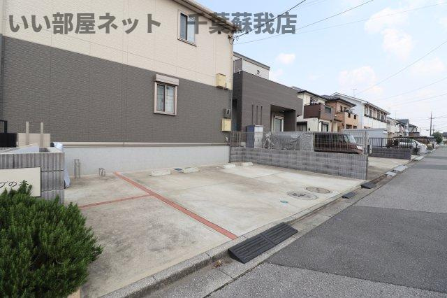 オリーブの木の駐車場|駐車場があるので、車を買う予定の方も安心です