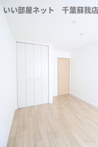 オリーブの木の洋室|コンパクトで使いやすい洋室です