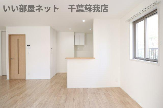 オリーブの木の居間・リビング|ゆったりとした居間です