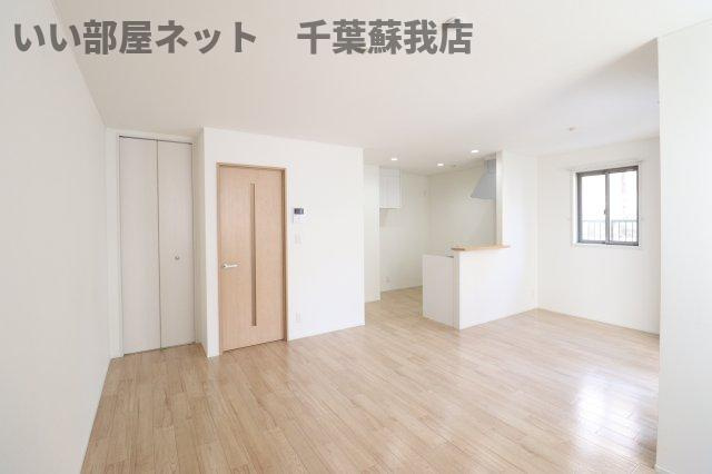 オリーブの木の居間・リビング|使いやすいリビングです