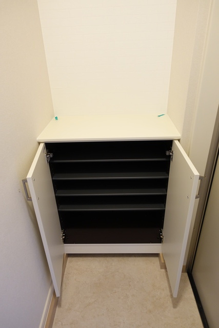 西東京市柳沢５丁目のアパートの玄関