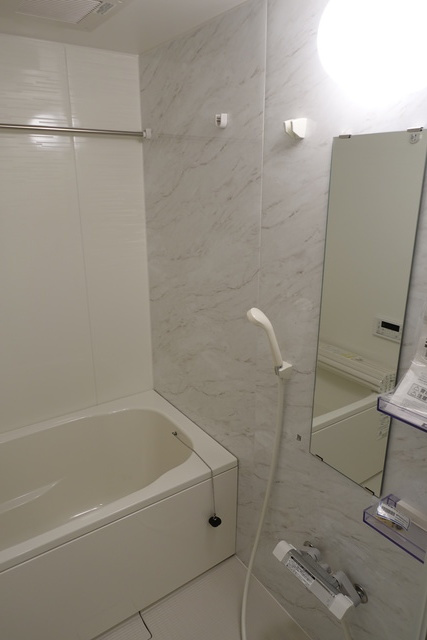 西東京市柳沢５丁目のアパートの浴室