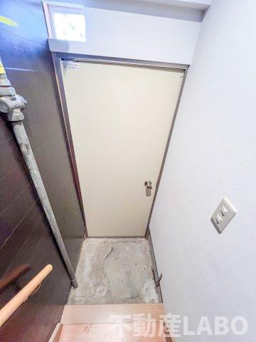 岡ハイツの玄関