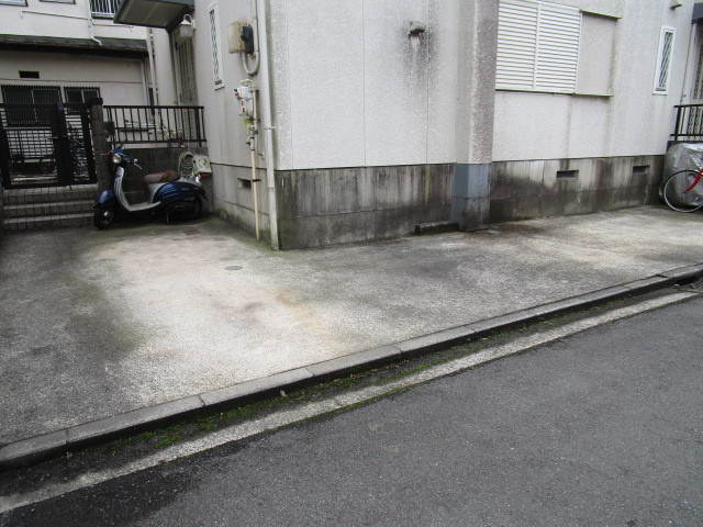 田中テラスハウスの駐車場|敷地内駐車場