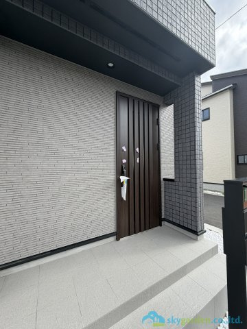 平塚市南原2丁目　新築戸建　全6棟5号棟の玄関