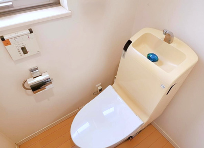 【トイレ】 | 若林2丁目戸建 | ＊室内写真の家具・家電は CG 加工により消去しています。 