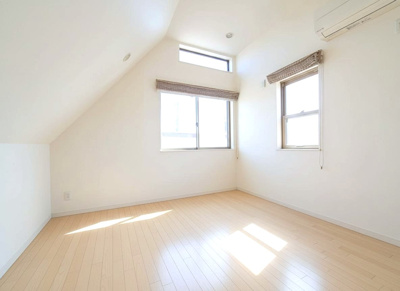 【寝室】 | 若林2丁目戸建 | ＊室内写真の家具・家電は CG 加工により消去しています。 