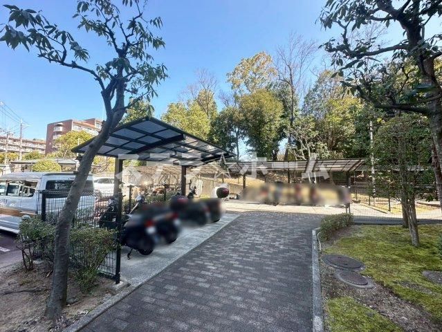 白川高層住宅８号棟の駐輪場|バイク置き場です