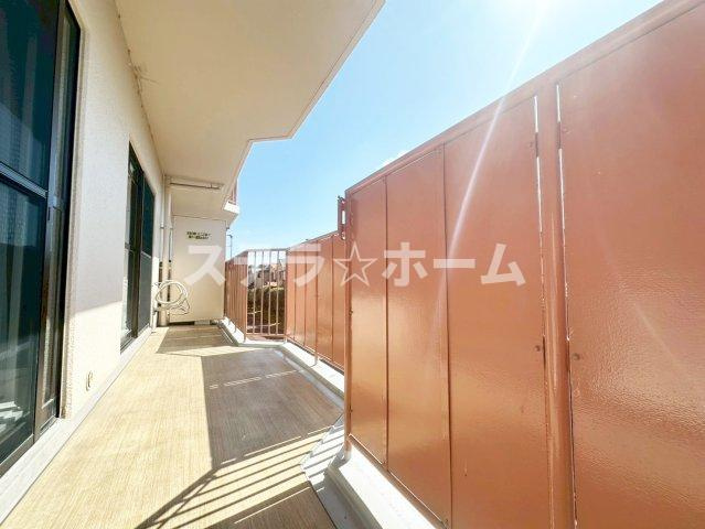 白川高層住宅８号棟のバルコニー|お洗濯にも便利なバルコニー付き