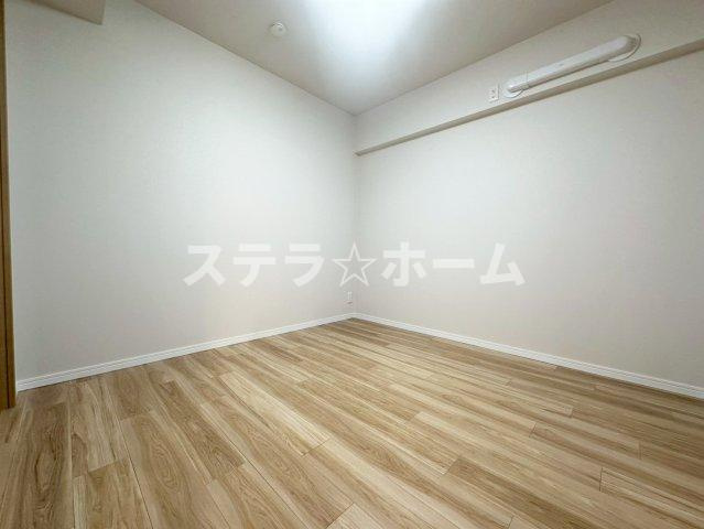 白川高層住宅８号棟の洋室|落ち着いた色調の洋室です