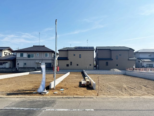 【外観】 | 川越市諏訪町　新築一戸建住宅　全8棟　(ふじみ野店) | カースペースは間口が広く駐車ラクラク！