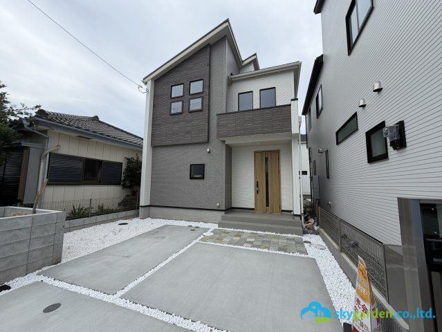 平塚市南原2丁目　新築戸建　全6棟6号棟の前面道路含む現地写真