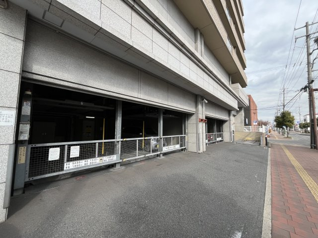 ローレルコート霞町の駐車場