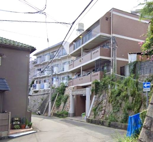 セレーヌコート中山手の外観|１階のお部屋なので、高齢の方も小さいお子様がいらっしゃる方も出入りがスムーズで安心です。
