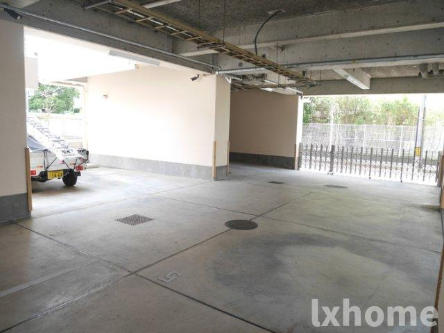 シャロームⅡの駐車場