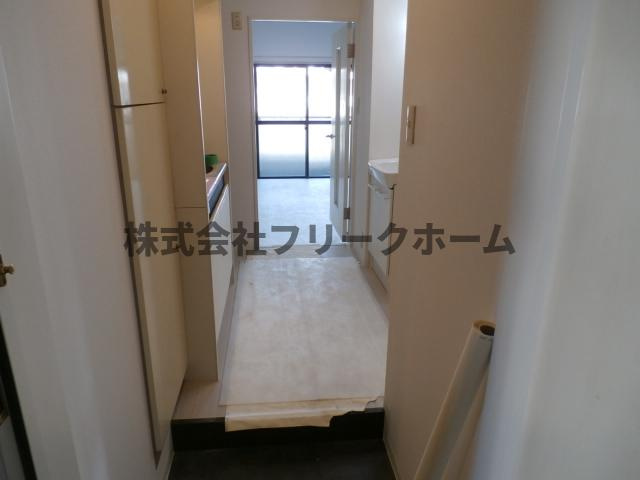 三鷹市井の頭１丁目の賃貸マンションの玄関