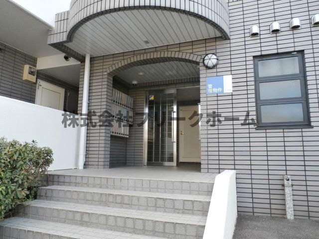 三鷹市井の頭１丁目の賃貸マンションのエントランス
