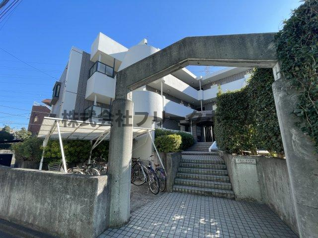 三鷹市井の頭１丁目の賃貸マンションの外観