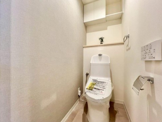 白楽ハウスのトイレ|広くゆったりしたトイレスペースに施工しております。※画像はイメージです。