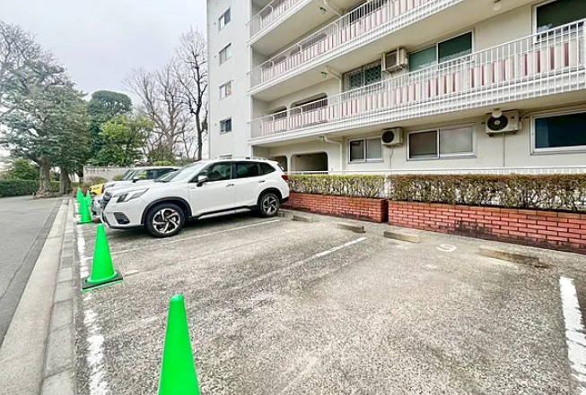 白楽ハウスのその他共用部分|自走付き駐車場があるマンションです。空き状況はスタッフまでご連絡ください。