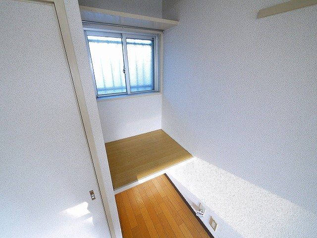 サニーハイツ（大宮町１丁目）の設備|デスクとしても利用できます。