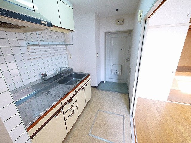 サニーハイツ（大宮町１丁目）のキッチン|コンパクトなキッチンで掃除もラクラク