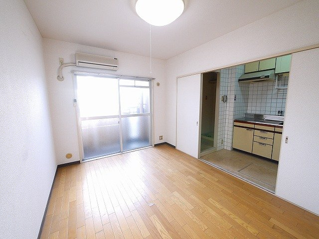 サニーハイツ（大宮町１丁目）の洋室|明るい洋室です