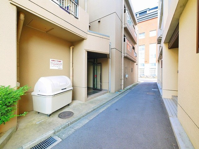 サニーハイツ（大宮町１丁目）のその他共用部分|敷地内にゴミ置き場があります