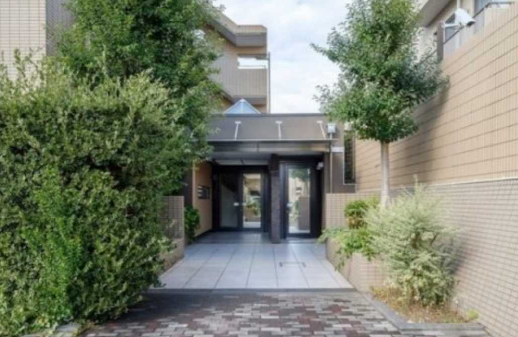 PATH世田谷弦巻　フルリノベーション　ペット相談　のエントランス