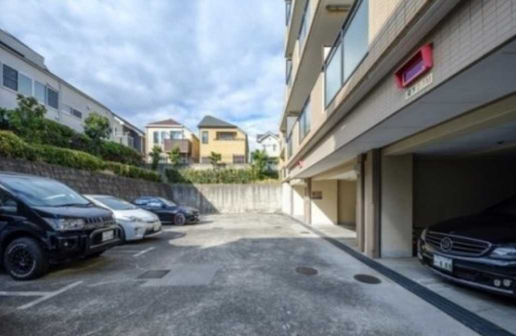 PATH世田谷弦巻　フルリノベーション　ペット相談　の駐車場