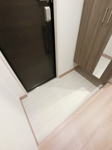 D-ROOM若草の玄関