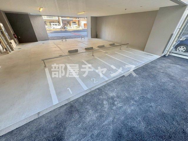 ディアレイシャス名古屋太閤通Ⅳの駐車場
