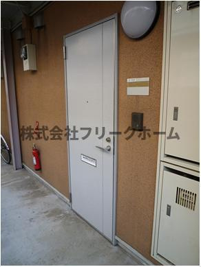 武蔵野市吉祥寺南町５丁目のアパートの玄関