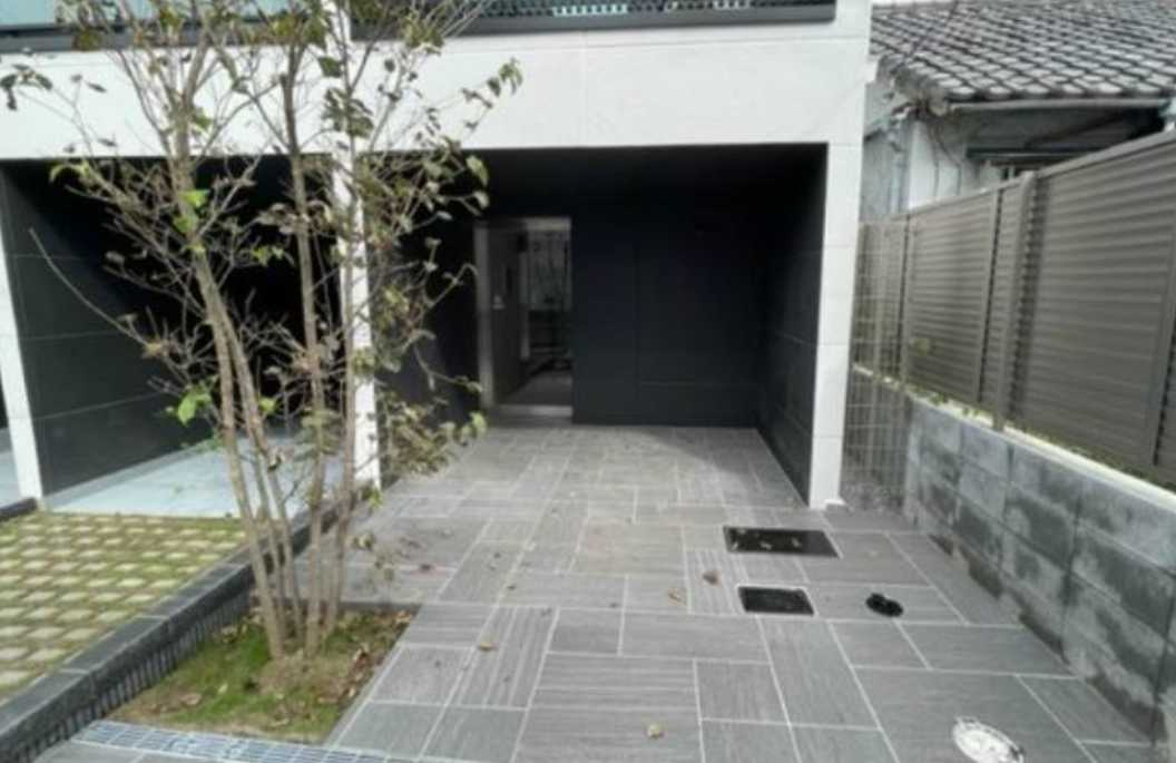 ラクラス三軒茶屋　築浅　駐車場有　日勤管理人のエントランス